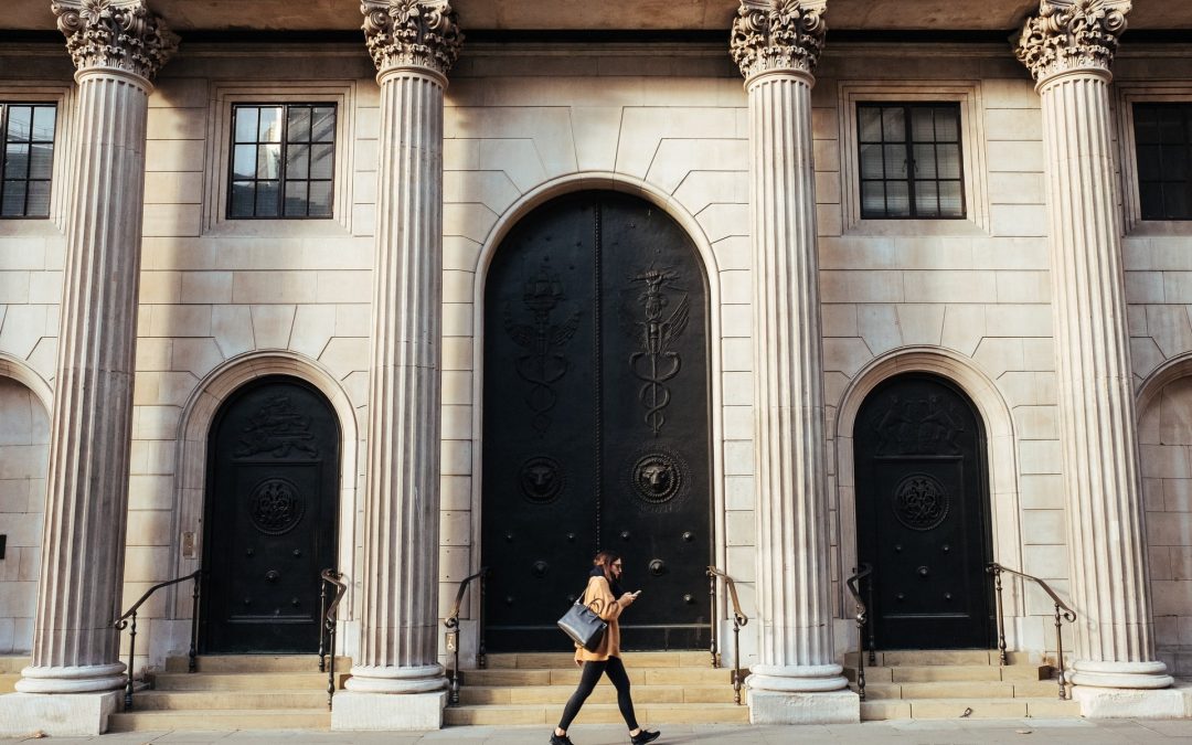 Top UK Bank Accounts For International Students 2021