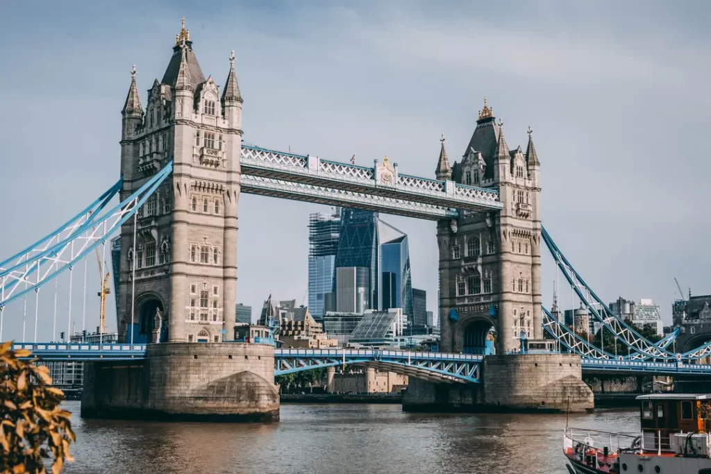 London Tower Bridge giving a vibrant feel of the overall London lifestyle and how students taking Queen Mary University London Scholarships would exeprience all of this along with their studies.